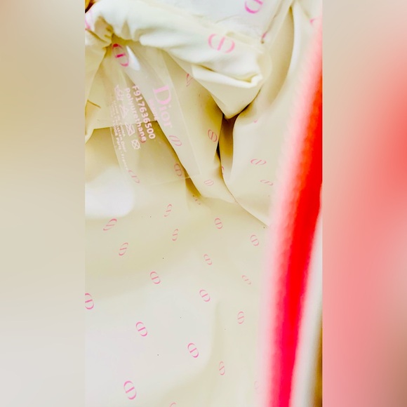 Luxurious DIOR Gift Bundle Set - Picture 8 of 16